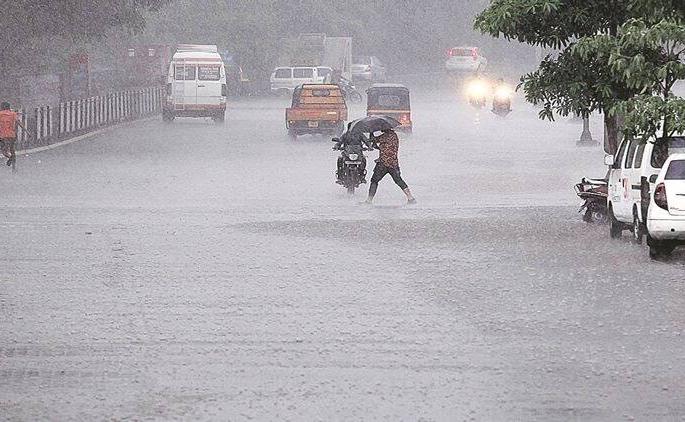 Red alert in Mumbai, Thane and Konkan! Warning of heavy rains in Pune, Kolhapur, Satara Ghat area | रेडअलर्ट! येत्या ४८ तासांत मुंबई, ठाणेसह कोकणात अतिवृष्टीचा इशारा Red alert in Mumbai, Thane and Konkan! Warning of heavy rains in Pune, Kolhapur, Satara Ghat area | रेडअलर्ट! येत्या ४८ तासांत मुंबई, ठाणेसह कोकणात अतिवृष्टीचा इशारा