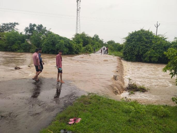 Widespread rain in Jalkot taluka; 47 mm in a single day. four villages lost contact | जळकोट तालुक्यात सर्वदूर पाऊस; एकाच दिवशी ४७ मि.मी. नोंद, चार गावांचा संपर्क तुटला Widespread rain in Jalkot taluka; 47 mm in a single day. four villages lost contact | जळकोट तालुक्यात सर्वदूर पाऊस; एकाच दिवशी ४७ मि.मी. नोंद, चार गावांचा संपर्क तुटला
