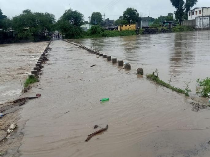 Strong return of rains in Marathwada; Many villages were cut off from rivers and streams | मराठवाड्यात पावसाचे दमदार पुनरागमन; ६७ मंडळात अतिवृष्टीची नोंद, अनेक गावांचा संपर्क तुटला Strong return of rains in Marathwada; Many villages were cut off from rivers and streams | मराठवाड्यात पावसाचे दमदार पुनरागमन; ६७ मंडळात अतिवृष्टीची नोंद, अनेक गावांचा संपर्क तुटला