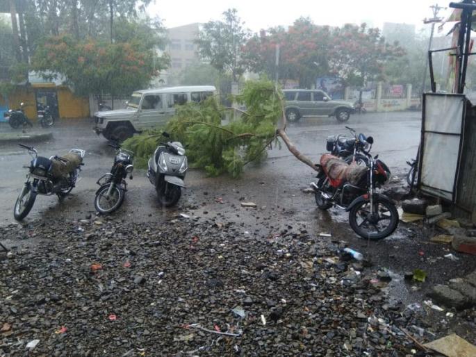 Eight dead, Osmanabad, Latur, Nanded districts, after falling in power in Marathwada | मराठवाड्यात वीज पडून आठ ठार, उस्मानाबाद, लातूर, नांदेड जिल्ह्यांतील घटना Eight dead, Osmanabad, Latur, Nanded districts, after falling in power in Marathwada | मराठवाड्यात वीज पडून आठ ठार, उस्मानाबाद, लातूर, नांदेड जिल्ह्यांतील घटना