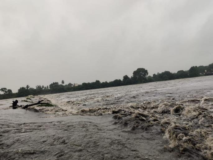 The Bhima and Mula-Mutha rivers began to overflow due to the release of water from Khadakvasla | खडकवासल्यातून पाणी सोडल्याने भीमा व मुळा-मुठा नद्या दुथडी भरुन वाहू लागली The Bhima and Mula-Mutha rivers began to overflow due to the release of water from Khadakvasla | खडकवासल्यातून पाणी सोडल्याने भीमा व मुळा-मुठा नद्या दुथडी भरुन वाहू लागली