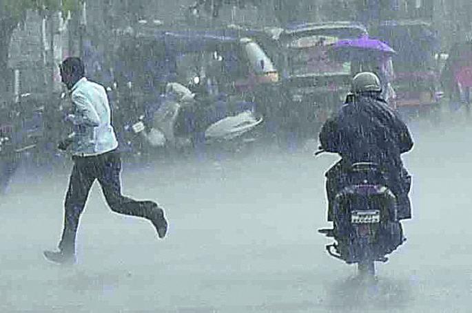 Pre-monsoon rains in Nagpur | नागपुरात मान्सूनपूर्व पावसाने उडविली दाणादाण Pre-monsoon rains in Nagpur | नागपुरात मान्सूनपूर्व पावसाने उडविली दाणादाण