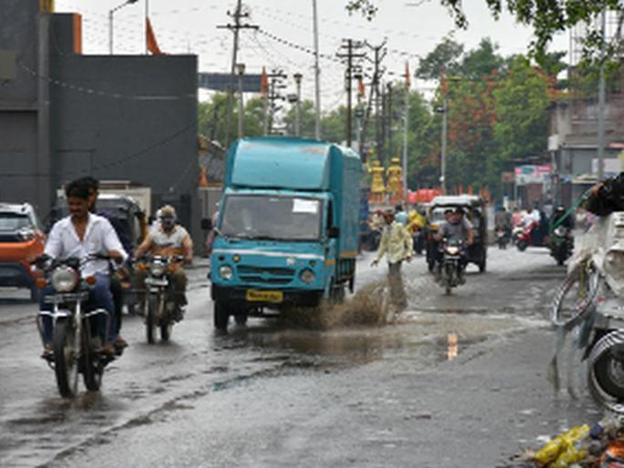 Presence of pre-monsoon rains in Dhule district | धुळे जिल्ह्यात मान्सूनपूर्व पावसाची हजेरी Presence of pre-monsoon rains in Dhule district | धुळे जिल्ह्यात मान्सूनपूर्व पावसाची हजेरी