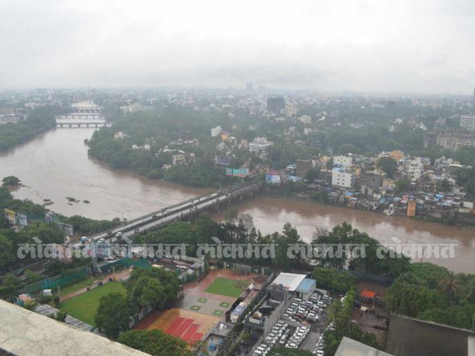 Constructions on drains cementation narrow river The water stopped and the city was flooded | नाल्यांवर बांधकामे, सिमेंटीकरण, अरुंद नदीपात्र! पाण्याची वाट बुजवली अन् पुराने शहराची वाट लागली Constructions on drains cementation narrow river The water stopped and the city was flooded | नाल्यांवर बांधकामे, सिमेंटीकरण, अरुंद नदीपात्र! पाण्याची वाट बुजवली अन् पुराने शहराची वाट लागली