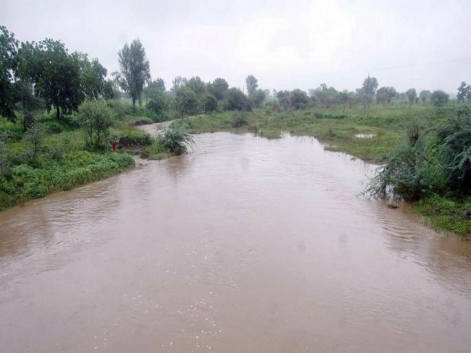 Damaged farmers waiting for help; Rain disrupts crop damage panchnama! | नुकसानग्रस्त शेतकरी मदतीच्या प्रतीक्षेत; पीक नुकसान पंचनाम्यांना पावसाचा व्यत्यय ! Damaged farmers waiting for help; Rain disrupts crop damage panchnama! | नुकसानग्रस्त शेतकरी मदतीच्या प्रतीक्षेत; पीक नुकसान पंचनाम्यांना पावसाचा व्यत्यय !