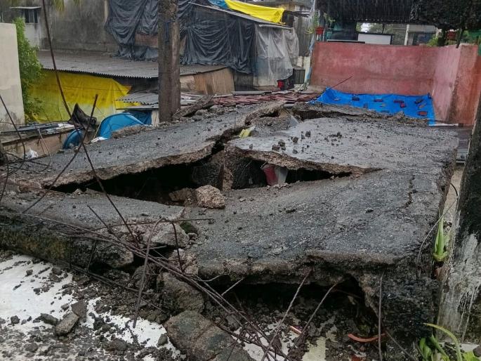 Kalyan Rain news: A slab of Chawl collapsed in Kalyan West due to heavy rain in Mumbai area | कल्याण पश्चिमेत चाळीचा स्लॅब कोसळला