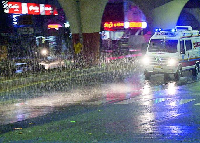 Heavy rains in Nagpur | नागपुरात जोरदार पावसाची हजेरी, चिंता वाढली Heavy rains in Nagpur | नागपुरात जोरदार पावसाची हजेरी, चिंता वाढली