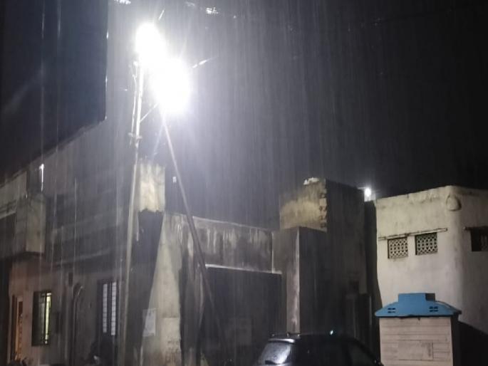 Stormy rain in Islampur area, water everywhere in just ten minutes | इस्लामपूर परिसरात वादळी पावसाचा धुमाकूळ, अवघ्या दहा मिनिटांत सगळीकडे पाणीच पाणी