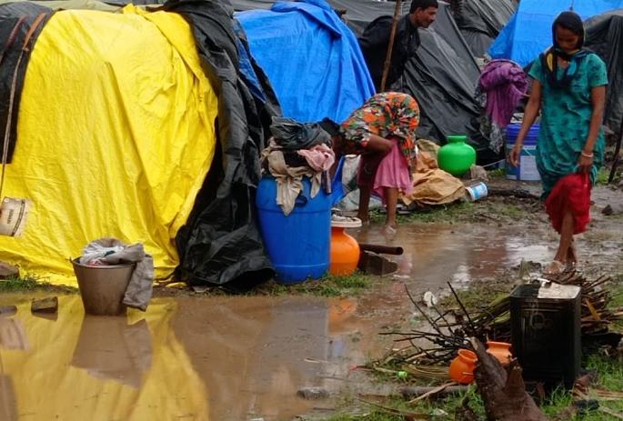 Heavy rains in Kolhapur district | कोल्हापूर जिल्ह्याला अवकाळी पावसाने झोडपले; शिवारात, झोपडीत पाणीच पाणी Heavy rains in Kolhapur district | कोल्हापूर जिल्ह्याला अवकाळी पावसाने झोडपले; शिवारात, झोपडीत पाणीच पाणी