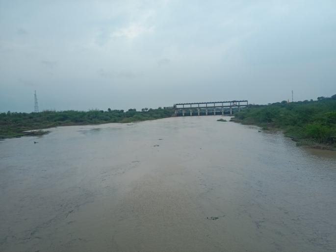 Heavy rain in Latur district; In 34 revenue circles, heavy rains, rivers, streams also flow | लातूर जिल्ह्यात धो..धो..बरसला! ३४ महसूल मंडळात अतिवृष्टी; नद्या, नाले, ओढेही झाली वाहते Heavy rain in Latur district; In 34 revenue circles, heavy rains, rivers, streams also flow | लातूर जिल्ह्यात धो..धो..बरसला! ३४ महसूल मंडळात अतिवृष्टी; नद्या, नाले, ओढेही झाली वाहते