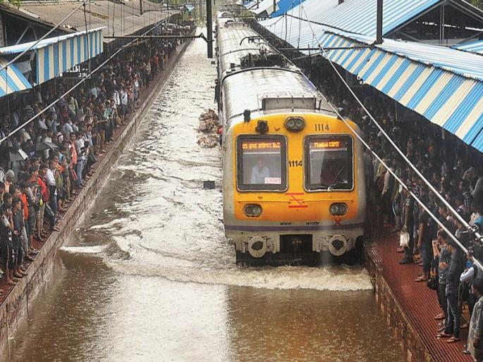 The situation of the Mumbai residents with the help of rain; Rivers cross the danger level in Palghar; | पावसाच्या धिंगाण्याने मुंबईकरांचे हाल; पालघरमध्ये नद्यांनी धोक्याची पातळी ओलांडली, ठाण्यात संततधार The situation of the Mumbai residents with the help of rain; Rivers cross the danger level in Palghar; | पावसाच्या धिंगाण्याने मुंबईकरांचे हाल; पालघरमध्ये नद्यांनी धोक्याची पातळी ओलांडली, ठाण्यात संततधार