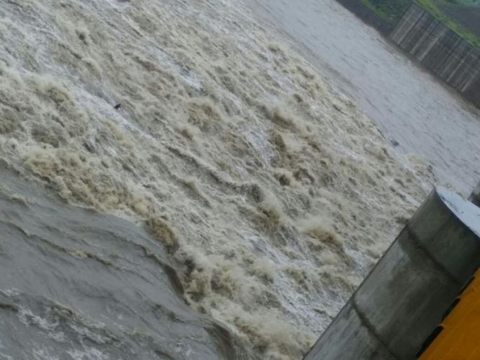 double rain in Thane | ठाण्यात यंदा दुप्पट पाऊस, ५० वृक्षांचाही बळी : double rain in Thane | ठाण्यात यंदा दुप्पट पाऊस, ५० वृक्षांचाही बळी :