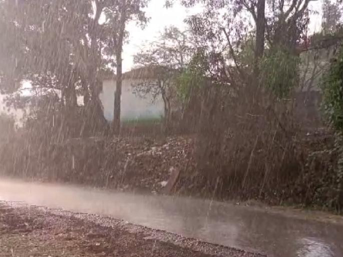Rain with hail in Malkapur area Kolhapur | Kolhapur: मलकापूर परिसरात गारासह पाऊस Rain with hail in Malkapur area Kolhapur | Kolhapur: मलकापूर परिसरात गारासह पाऊस