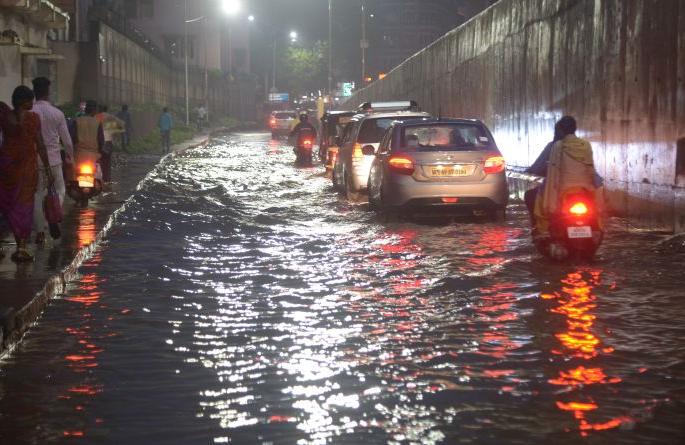Rainfall in Nagpur has crossed the average | नागपुरात पावसाने सरासरी ओलांडली Rainfall in Nagpur has crossed the average | नागपुरात पावसाने सरासरी ओलांडली