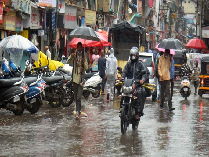 15 mm: Heavy rains lashed the city | १५मि.मी : जोरदार सरींनी शहराला झोडपले 15 mm: Heavy rains lashed the city | १५मि.मी : जोरदार सरींनी शहराला झोडपले