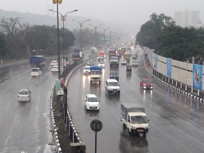 Heavy rains in suburban areas including Mumbai, spread of darkness over the dark empire | मुंबईसह उपनगरांत मुसळधार पाऊस, पावसामुळे पसरले अंधाराचे साम्राज्य  Heavy rains in suburban areas including Mumbai, spread of darkness over the dark empire | मुंबईसह उपनगरांत मुसळधार पाऊस, पावसामुळे पसरले अंधाराचे साम्राज्य
