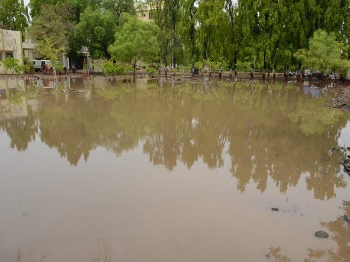 Four hundred crores hit Jalna district | जालना जिल्ह्याला चारशे कोटीचा फटका