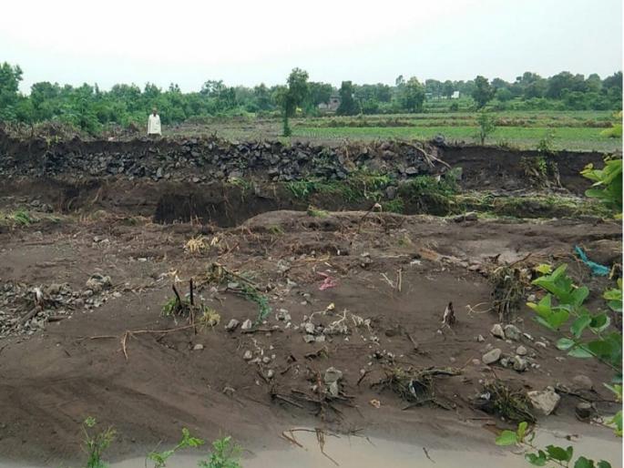 Heavy rains hit Parbhani district; Record of excess rainfall in 31 circles | परभणी जिल्ह्याला मुसळधार पावसाचा फटका; ३१ मंडळात अतिवृष्टीची नोंद Heavy rains hit Parbhani district; Record of excess rainfall in 31 circles | परभणी जिल्ह्याला मुसळधार पावसाचा फटका; ३१ मंडळात अतिवृष्टीची नोंद