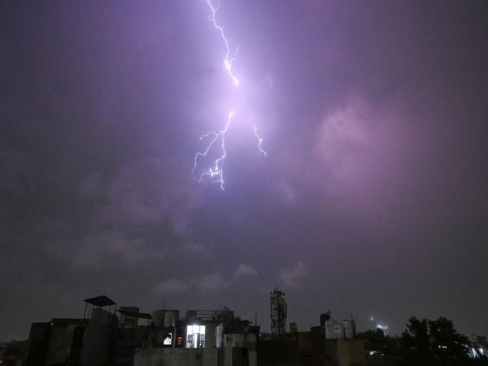Varun Raja to prevail in Pune for next 2 days; Light to moderate rains with thunder and lightning expected | पुण्यात पुढील २ दिवस वरुणराजाचे; विजांचा कडकडाट व मेघगर्जनेसह हलक्या ते मध्यम स्वरूपाच्या पावसाचा अंदाज Varun Raja to prevail in Pune for next 2 days; Light to moderate rains with thunder and lightning expected | पुण्यात पुढील २ दिवस वरुणराजाचे; विजांचा कडकडाट व मेघगर्जनेसह हलक्या ते मध्यम स्वरूपाच्या पावसाचा अंदाज