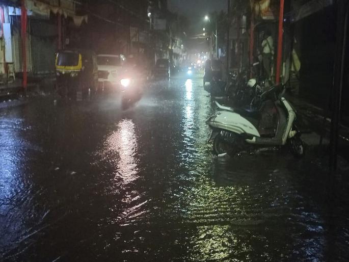 Hot for three days, heavy rains started in Pune, the road turned into a river in just 5 minutes sunday | Pune Rain Update: तीन दिवस उकाडा, पुण्यात मुसळधार पावसाला सुरुवात; अवघ्या 5 मिनिटात रस्त्याला नदीचे स्वरूप