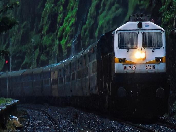 The speed of trains on the Konkan railway line will slow down | कोकण रेल्वे मार्गावरील गाड्यांचा वेग मंदावणार The speed of trains on the Konkan railway line will slow down | कोकण रेल्वे मार्गावरील गाड्यांचा वेग मंदावणार