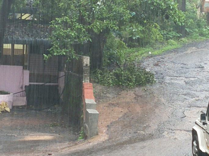Devgad taluka has the highest rainfall of 105 mm. The rain | देवगड तालुक्यात सर्वाधिक 105 मि.मी. पाऊस Devgad taluka has the highest rainfall of 105 mm. The rain | देवगड तालुक्यात सर्वाधिक 105 मि.मी. पाऊस