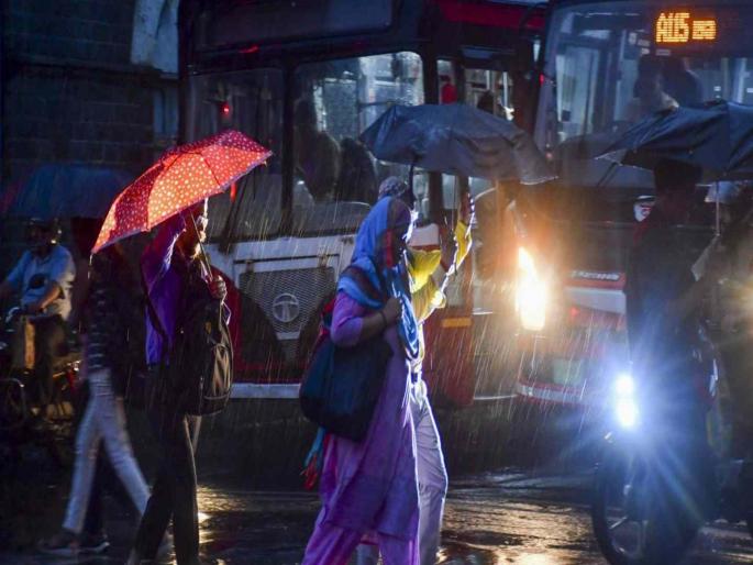After Wednesday afternoon the rain returned heavily in mahamumbai | परतीच्या पावसाने महामुंबईला झोडपले; शहापूर, मुरबाडला वीज कोसळून दोघांचा मृत्यू After Wednesday afternoon the rain returned heavily in mahamumbai | परतीच्या पावसाने महामुंबईला झोडपले; शहापूर, मुरबाडला वीज कोसळून दोघांचा मृत्यू