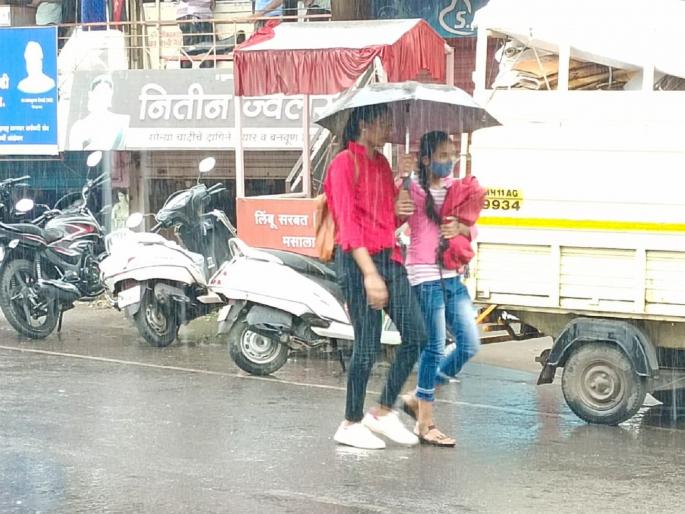 Heavy rain again in west of Satara district; Mahabaleshwar, Navja rains one thousand | सातारा जिल्ह्याच्या पश्चिमेकडे पावसाचा पुन्हा जोर; महाबळेश्वर, नवजाचा पाऊस एक हजारी Heavy rain again in west of Satara district; Mahabaleshwar, Navja rains one thousand | सातारा जिल्ह्याच्या पश्चिमेकडे पावसाचा पुन्हा जोर; महाबळेश्वर, नवजाचा पाऊस एक हजारी