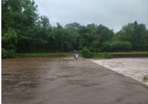 Roads in Sindhudurg flooded due to torrential rains | सिंधुदुर्गात मुसळधार पावसाने रस्ते गेले पाण्याखाली Roads in Sindhudurg flooded due to torrential rains | सिंधुदुर्गात मुसळधार पावसाने रस्ते गेले पाण्याखाली