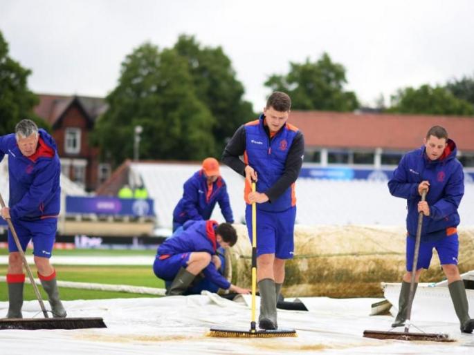NZ vs IND: Rain disrupts first Test match between India VS New Zealand | NZ vs IND : पहिल्या कसोटी सामन्यात पावसामुळे व्यत्यय, भारत ५५ षटकातं ५ बाद १२२