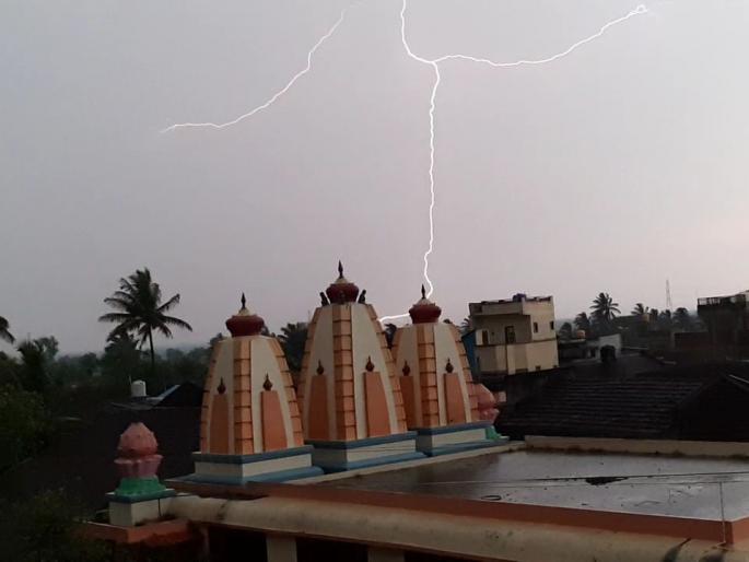 Heavy rains in Kolhapur district | कोल्हापूर जिल्ह्यात विजांच्या कडकडाटासह जोरदार पाऊस