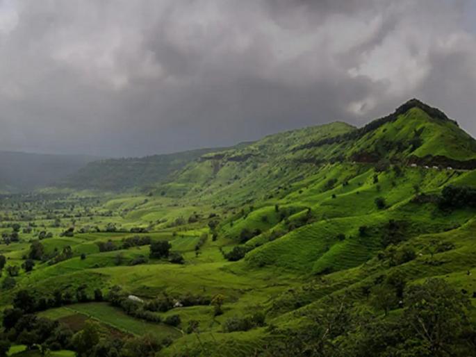 Rain Updates of maharashtra Chance of torrential downpour in some places in Konkan | अरबी समुद्रातील कमी दाबाचा पट्ट्यामुळे महाराष्ट्रातील 'या' भागात मुसळधारेची शक्यता
