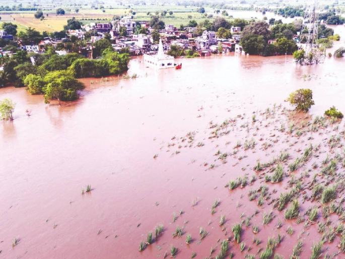 Solapur hit by floods; Citizens evacuated by airlifting and NDRF | सोलापूरला महापुराचा वेढा; एअरलिफ्टिंग अन् एनडीआरएफव्दारे नागरिकांचे स्थलांतर Solapur hit by floods; Citizens evacuated by airlifting and NDRF | सोलापूरला महापुराचा वेढा; एअरलिफ्टिंग अन् एनडीआरएफव्दारे नागरिकांचे स्थलांतर