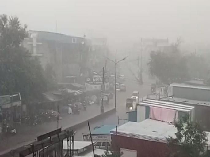 Heavy rains in Washim city, life-threatening disorder | वाशिम शहरात जोरदार पावसाची हजेरी, जनजीवन विस्कळीत Heavy rains in Washim city, life-threatening disorder | वाशिम शहरात जोरदार पावसाची हजेरी, जनजीवन विस्कळीत