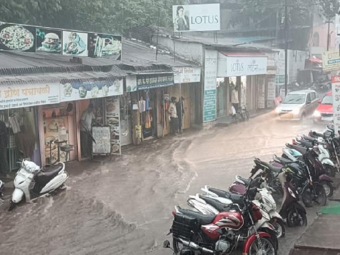 Cloudburst like rain in Wai city and taluka satara Roads take on the form of a river | Satara: ढगफुटी सदृश पाऊस; वाईतील रस्त्यांना आले नदीचे स्वरूप Cloudburst like rain in Wai city and taluka satara Roads take on the form of a river | Satara: ढगफुटी सदृश पाऊस; वाईतील रस्त्यांना आले नदीचे स्वरूप