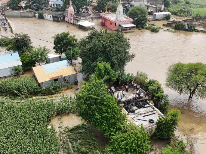 Heavy rains continue in Marathwada; Crop damage at 1.7 million hectares | मराठवाड्यात अतिवृष्टीचे सत्र सुरूच; पिकांचे नुकसान १७ लाख हेक्टवर, शेतकरी हतबल Heavy rains continue in Marathwada; Crop damage at 1.7 million hectares | मराठवाड्यात अतिवृष्टीचे सत्र सुरूच; पिकांचे नुकसान १७ लाख हेक्टवर, शेतकरी हतबल