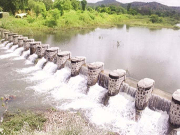 return rains hit half of Marathwada | परतीच्या पावसाचा अर्ध्या मराठवाड्याला फटका return rains hit half of Marathwada | परतीच्या पावसाचा अर्ध्या मराठवाड्याला फटका