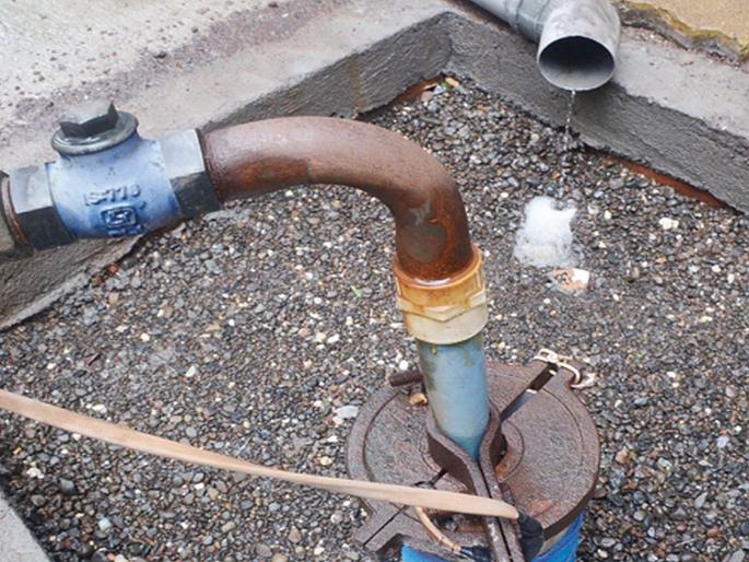 Anesthesia on Rainwater Harvesting Maintenance | रेन वॉटर हार्वेस्टिंगच्या देखभालीबाबत अनास्था Anesthesia on Rainwater Harvesting Maintenance | रेन वॉटर हार्वेस्टिंगच्या देखभालीबाबत अनास्था