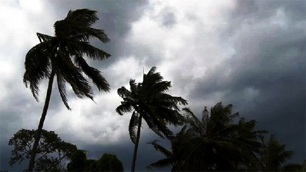 Cloudy weather in Solapur since morning; A chance of rain in the afternoon | सोलापुरात सकाळपासून ढगाळ वातावरण; दुपारनंतर पावसाची शक्यता Cloudy weather in Solapur since morning; A chance of rain in the afternoon | सोलापुरात सकाळपासून ढगाळ वातावरण; दुपारनंतर पावसाची शक्यता