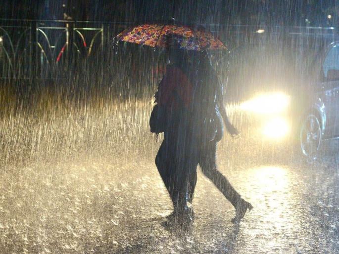 simultaneous snowfall, fog and floods; Different environment in three states | एकाचवेळी बर्फवृष्टी, धुके व पूर; तीन राज्यांत वेगवेगळे वातावरण simultaneous snowfall, fog and floods; Different environment in three states | एकाचवेळी बर्फवृष्टी, धुके व पूर; तीन राज्यांत वेगवेगळे वातावरण