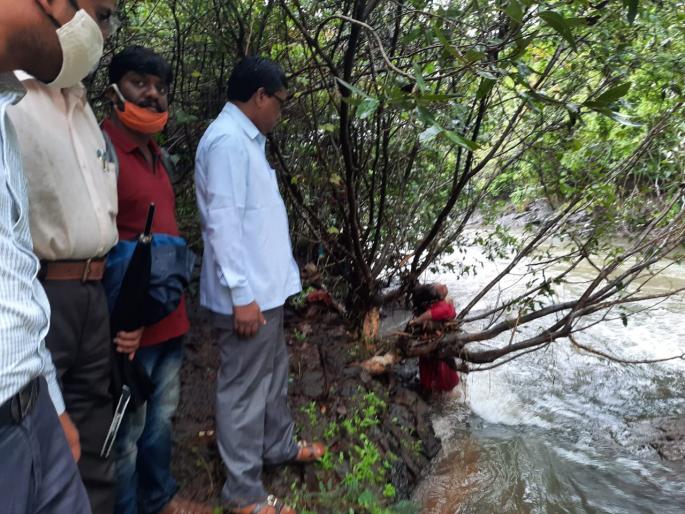 Women from Kondye carried away in floods !; Heavy rain showers | कोंडये येथील महिला पुरात गेली वाहून !; जोरदार पावसाचा फटका Women from Kondye carried away in floods !; Heavy rain showers | कोंडये येथील महिला पुरात गेली वाहून !; जोरदार पावसाचा फटका
