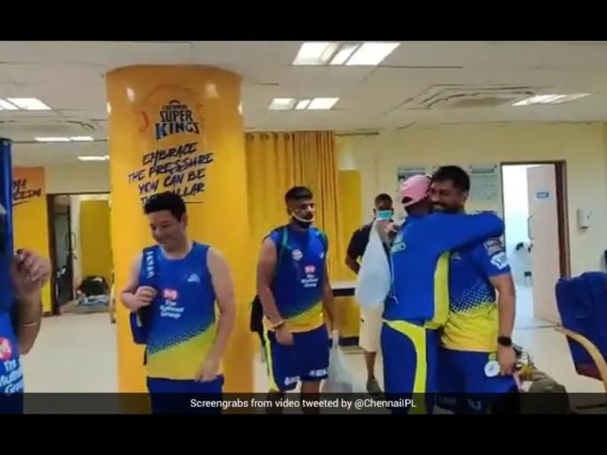 MS Dhoni and Suresh Raina hug eachother after retirement, Watch emotional video From CSK dressing room  | निवृत्तीच्या घोषणेनंतर मेहंद्रसिंग धोनी अन् सुरेश रैनानं मारली मिठी; पाहा इमोशनल Video