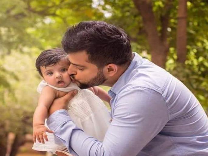 VIDEO- Suresh raina sings a song bitiya rani for his wifes show | VIDEO- सुरेश रैनाचं मुलीसाठी खास गाणं, 'बिटिया रानी' सोशल मीडियावर व्हायरल