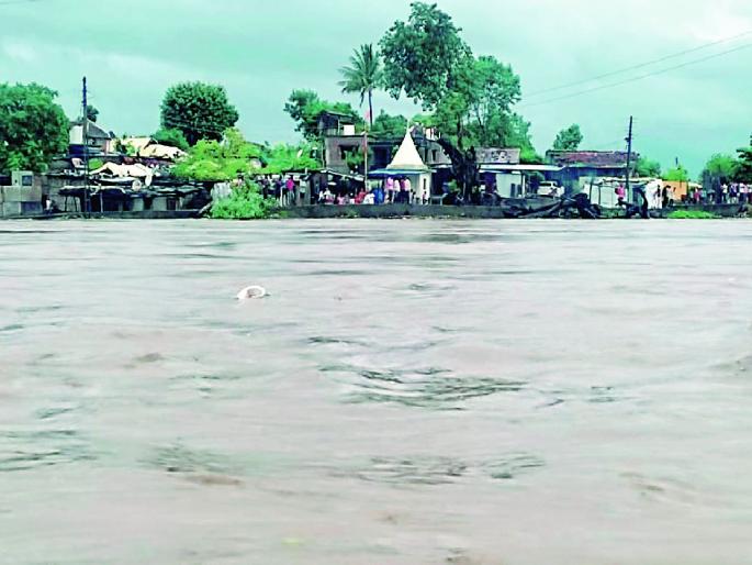 heavy rains hit Yavatmal district, More than 65 mm of rainfall was recorded in 55 circles | यवतमाळ जिल्ह्याला अतिवृष्टीचा तडाखा; ५५ मंडळात ६५ मिमी पेक्षा अधिक पावसाची नोंद heavy rains hit Yavatmal district, More than 65 mm of rainfall was recorded in 55 circles | यवतमाळ जिल्ह्याला अतिवृष्टीचा तडाखा; ५५ मंडळात ६५ मिमी पेक्षा अधिक पावसाची नोंद