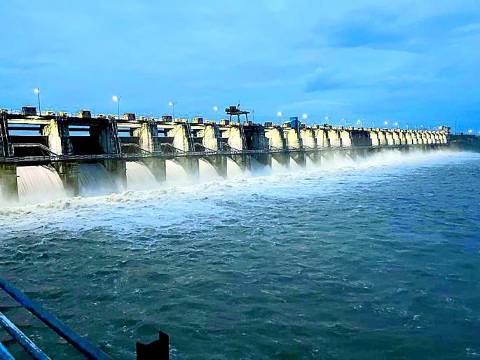 28 project overflows in West Vidarbha; 90 percent average water storage due to heavy rainfall since July | पश्चिम विदर्भातील २८ प्रकल्प ओव्हरफ्लो; जुलैपासूनच्या दमदार पावसामुळे सरासरी ९० टक्के जलसाठा 28 project overflows in West Vidarbha; 90 percent average water storage due to heavy rainfall since July | पश्चिम विदर्भातील २८ प्रकल्प ओव्हरफ्लो; जुलैपासूनच्या दमदार पावसामुळे सरासरी ९० टक्के जलसाठा