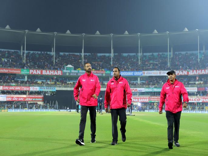 India vs Sri Lanka, 1st T20I : Cricketers Left Stadium Before Match Was Called Off | धक्कादायक; सामना रद्द होण्यापूर्वीच खेळाडूंनी सोडलं होतं मैदान, चाहत्यांची फसवणूक