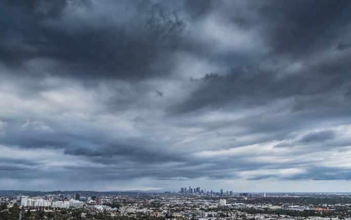 Dry air in South Africa caused heavy rains, which did not increase despite the formation of clouds | दक्षिण आफ्रिकेतील कोरड्या हवेने हिरावला पाऊस, ढगांची निर्मिती होऊनही वाढ न झाल्याने पाऊस झाला कमी Dry air in South Africa caused heavy rains, which did not increase despite the formation of clouds | दक्षिण आफ्रिकेतील कोरड्या हवेने हिरावला पाऊस, ढगांची निर्मिती होऊनही वाढ न झाल्याने पाऊस झाला कमी