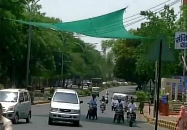 In Nagpur atmosphere cold due to rains : temperature decreased | नागपुरात पावसामुळे वातावरणात गारवा : तापमान घटले In Nagpur atmosphere cold due to rains : temperature decreased | नागपुरात पावसामुळे वातावरणात गारवा : तापमान घटले