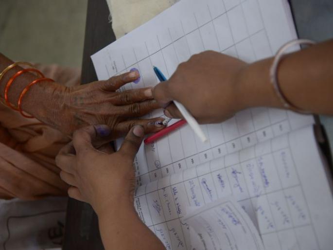 Nagpur percentage decreased but actual voting increased | नागपुरात टक्केवारी घटली पण प्रत्यक्ष मतदान वाढले