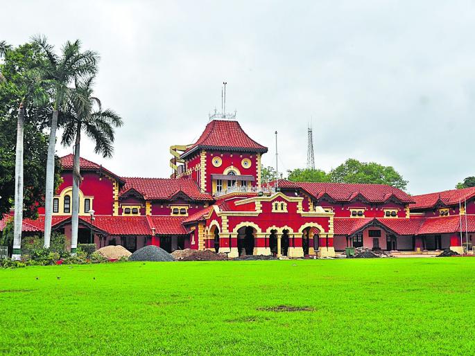 Nagpur's historic 'Raj Bhawan' | निसर्गसौंदर्याने नटलेले नागपूरचे ऐतिहासिक ‘राजभवन’ Nagpur's historic 'Raj Bhawan' | निसर्गसौंदर्याने नटलेले नागपूरचे ऐतिहासिक ‘राजभवन’